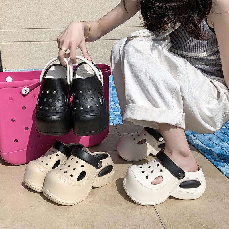 Erhöhen Sie die Höhe der dicksohligen Lochschuhe, tragen Sie sie draußen, fühlen Sie sich atmungsaktiv und nicht geruchsbildend, Strandschuhe 2025 Sommer rutschfest Zehenkappe Sli