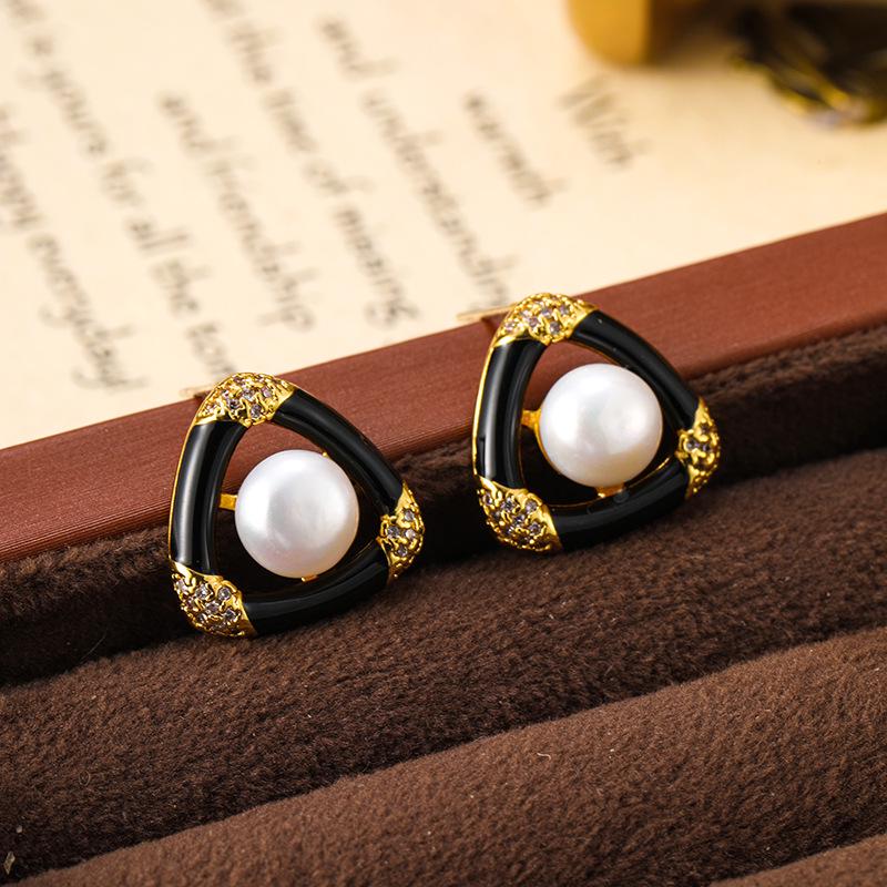 

Высококачественные винтажные серьги-пусеты в виде треугольников с пресноводным жемчугом и цирконами