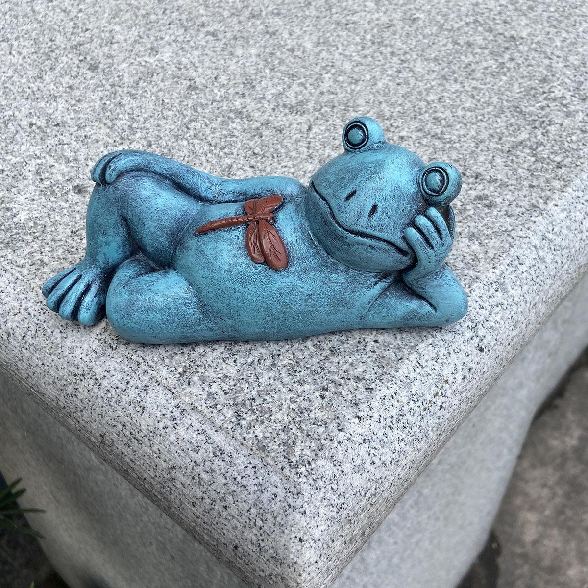Cute frog statue ornament, creative resin statue, beautifying home garden garden statue ornament