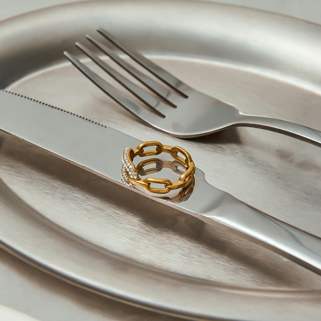 Youthway Zirconia Locking Clasp Hollow Strap Ring Stainless Steel Waterproof Jewelry Geometric Minimalist Trendy Ring