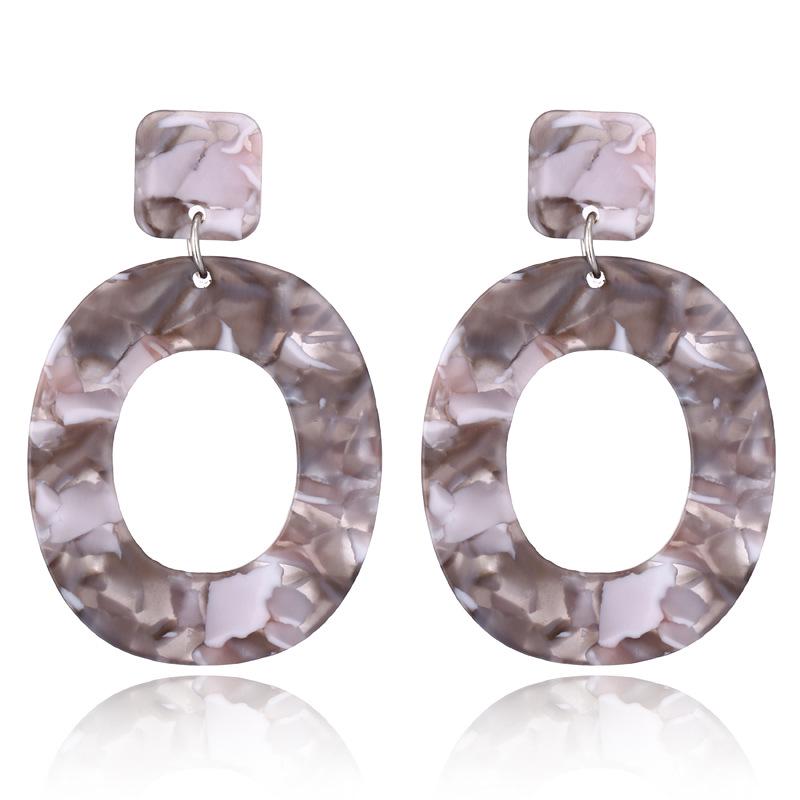 

Retro Fashion Simple Acrylic Earrings Geometric Oval Pendant Earrings for Women белый