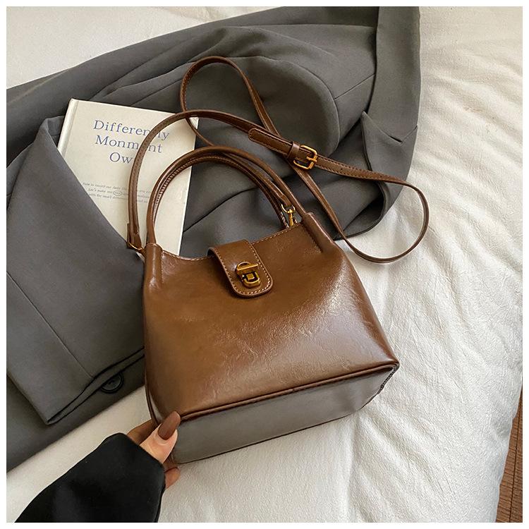 Simple Retro Small Bag Women's 2025 Autumn New Trendy Out Hand Bag Popular Shoulder Messenger Bag Bucket Bag