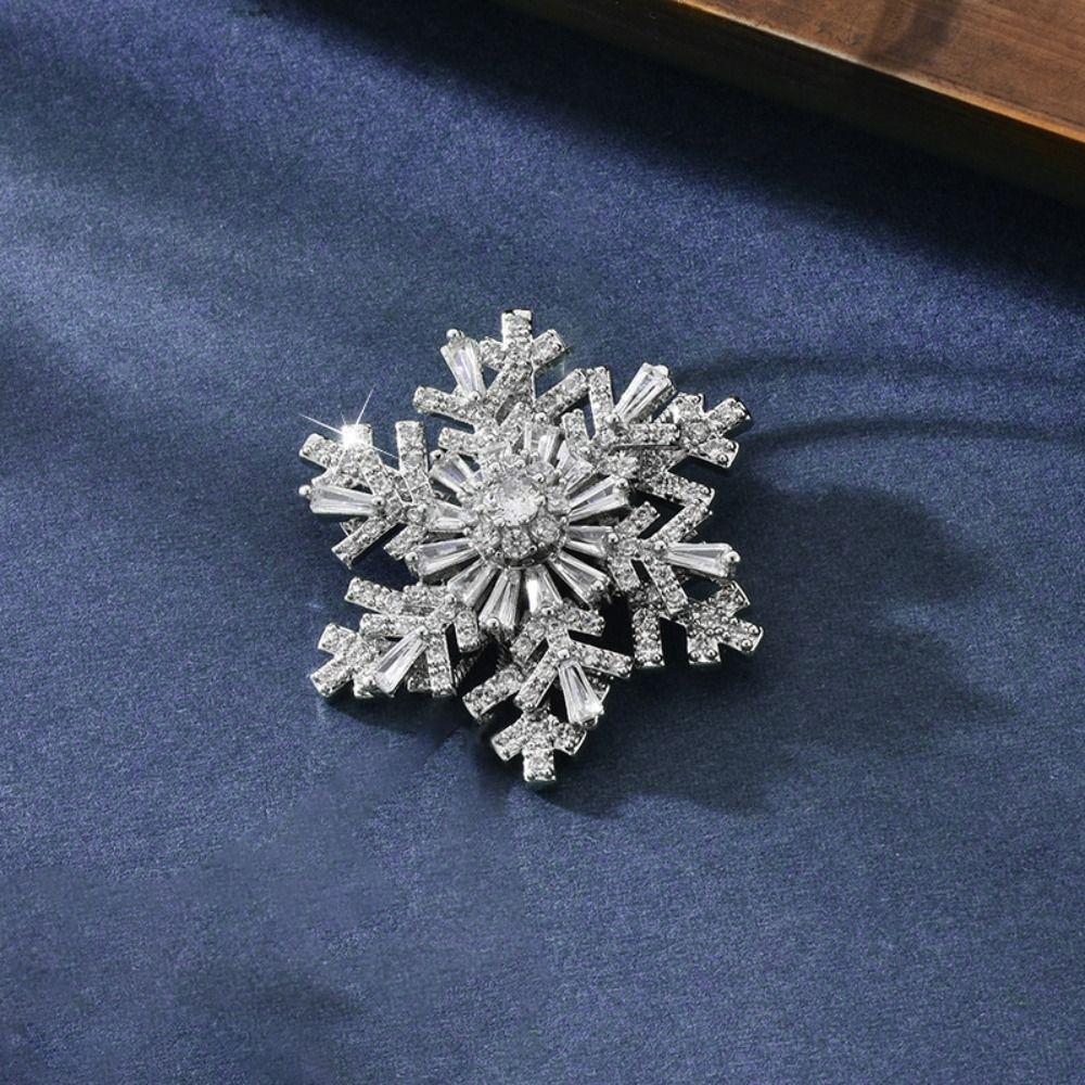 Sparkling Creative Snowflake Pin Rhinestone Zinc Zinc Alloy Zircon Badge Rotatable Snowflake Brooch Party
