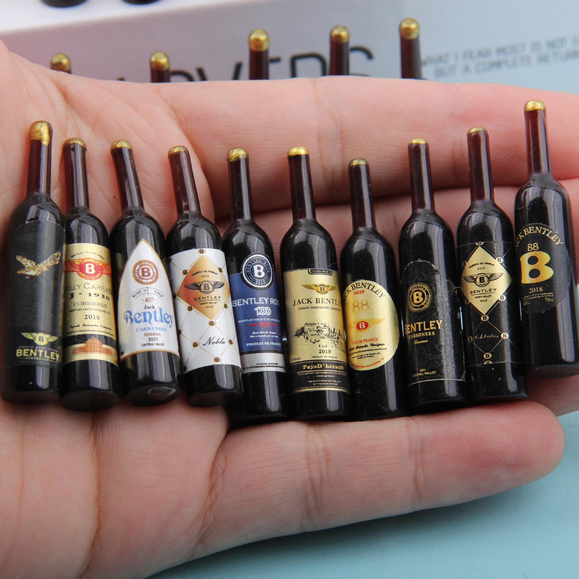 

Миниатюрные винные и ликерные смоляные аксессуары для телефона - Игрушечные бутылки с напитками для DIY и микроландшафтов.