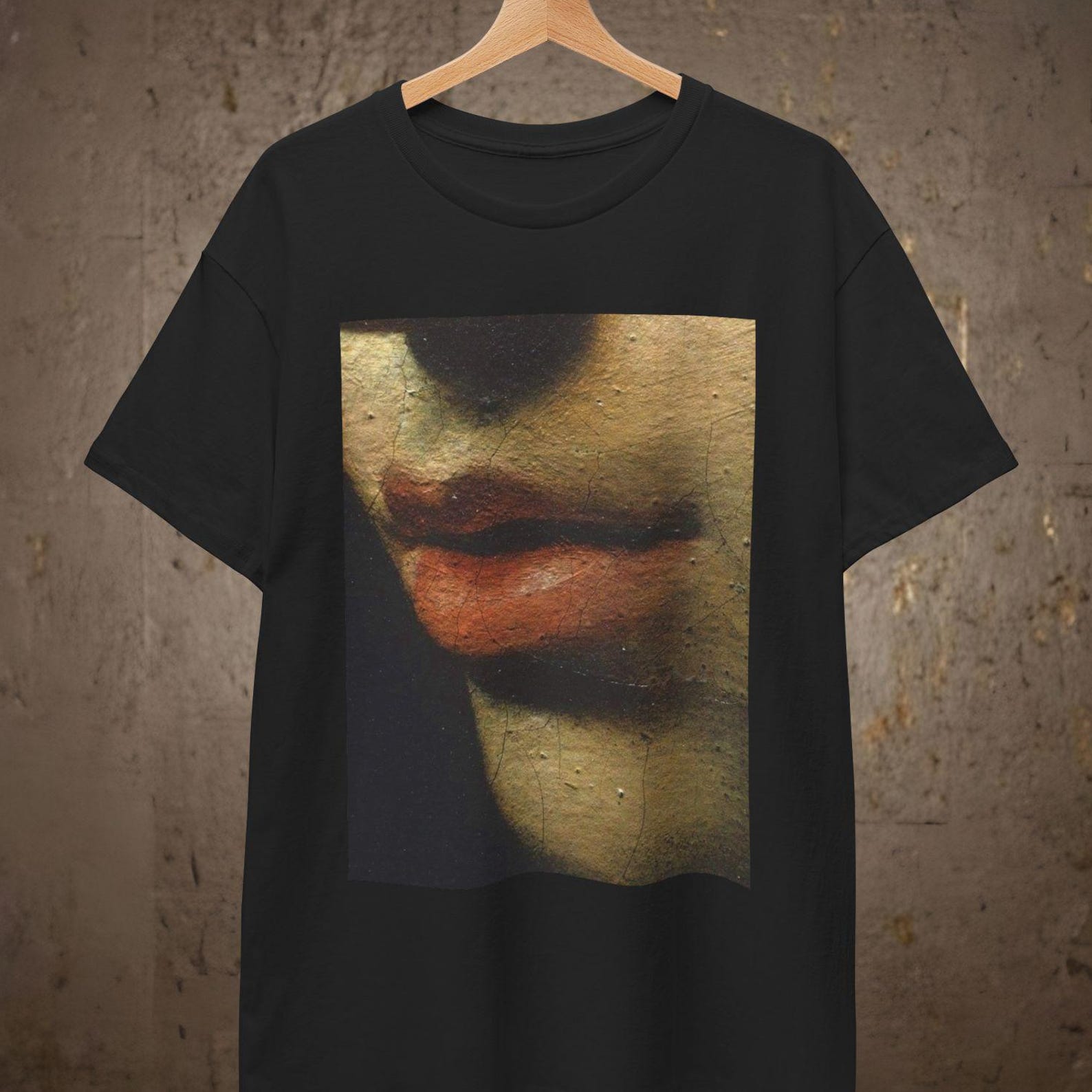 Judiths Lips | Caravaggio Fine Art Graphic Tee M
