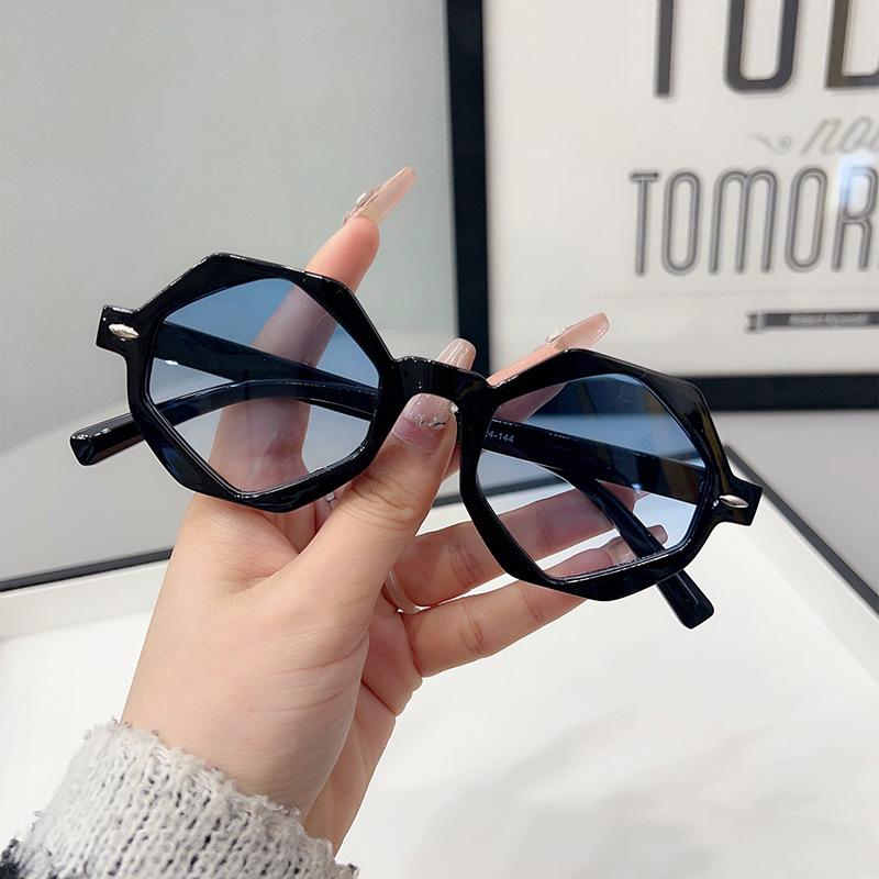 Y2K Retro Round Small Sunglasses Trendy Black Print Glasses Vintage Unisex Eyewear for Women Men Bold Fashion Accessories