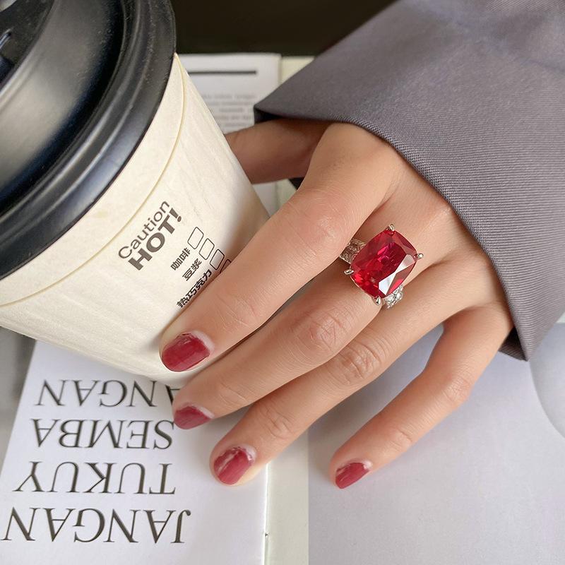 Schmuck Kupferboden Vergoldet Retro Simulationsfarbe Schatz Korund Fett Quadratisch 12 * 16 Retro Ring Damen