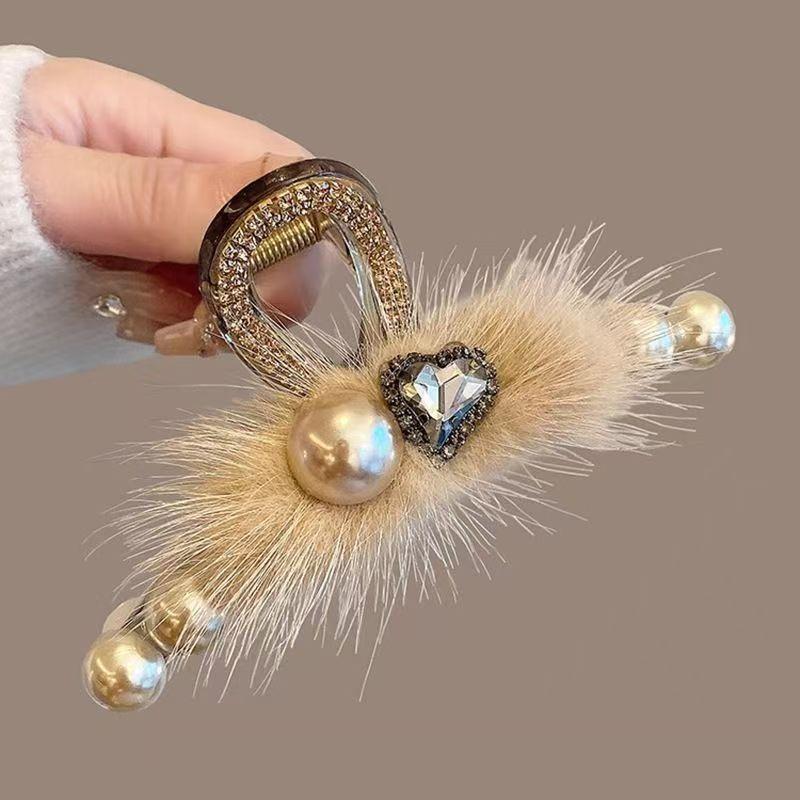 

Retro Exquisite Pearl Mink Hair Shark Clip for Women Girls Fashion Elegant Hair Claw Luxury Temperament Hair Accessories
