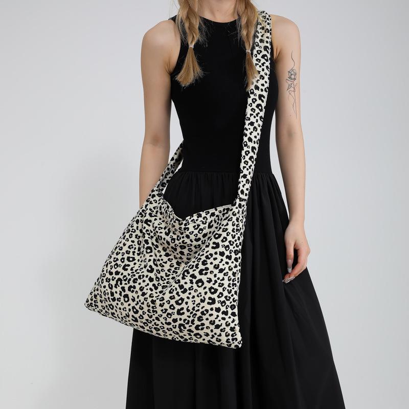 Leopard Print Tote Bag – Autumn/Winter Trendy, Casual, Large Capacity, Versatile Shoulder & Crossbody for Students and Commutes