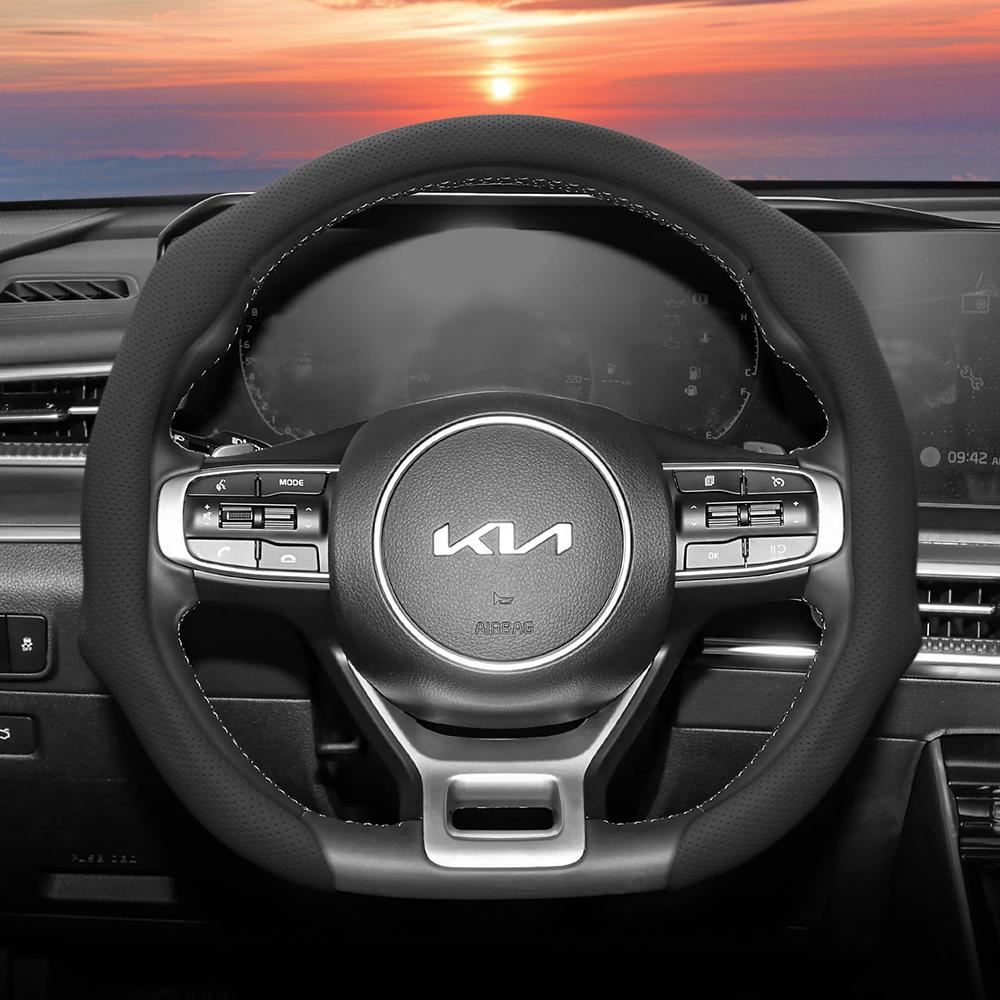 Suitable for Kia Perforated Leather Steering Wheel Cover, Non-Slip, Sweat-Absorbent, Breathable, Integrated Protective Case Sportage K5 Seltos Forte