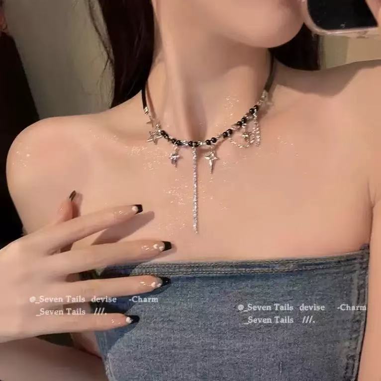Light luxury style high-end sense super flash zircon water drop necklace niche design gentle wind personality versatile female collarbone chain