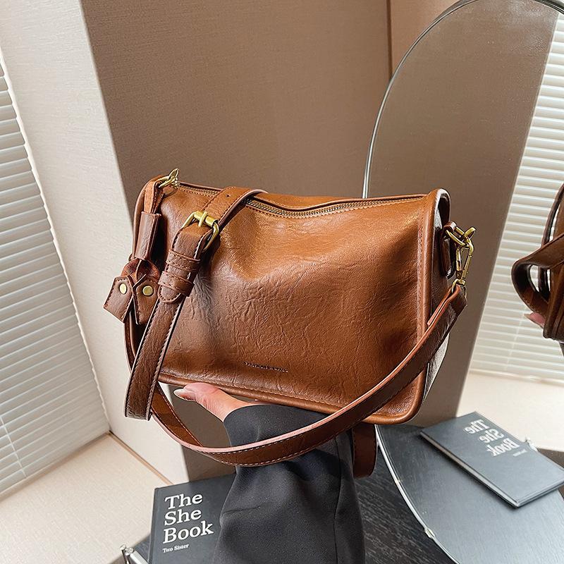 Retro Niche Bag Women's Spring and Summer New Fashion Messenger Bag Single Shoulder Underarm Bag Commuter Pillow Bag