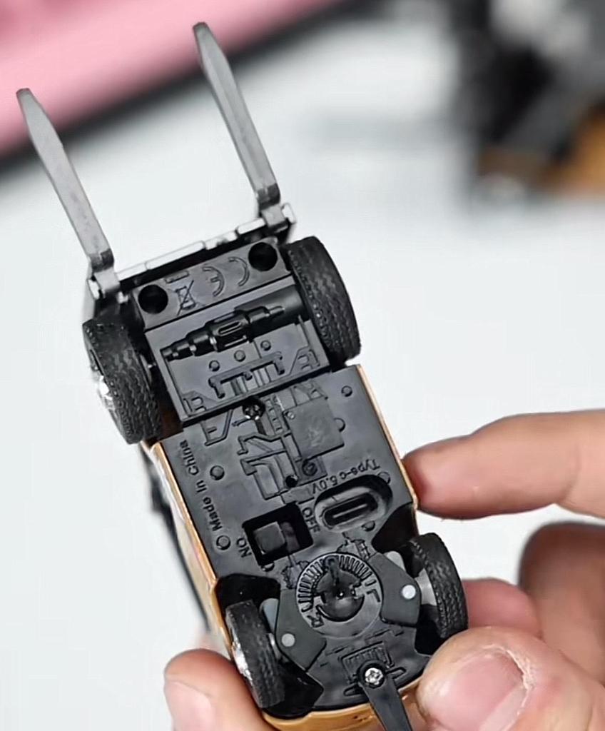 1/64 Scale Remote Control Mini Alloy Forklift Toy.