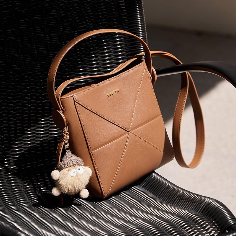 

Mrs. Qiao Handbag for Women 2025 New Autumn Winter Bucket Bag High-end Crossbody Bag Genuine Leather Women s Handbag Tote Shoulder Bag Long18CM*Thick9CM*High20. какао коричневый