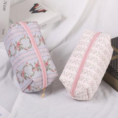 Women Padded Organizer Bag Large Capacity Cotton Cute Storage Handbag Zipper Closure Quilted Makeup Handbag Girls Daily Handbag