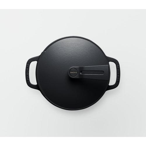 Vermicular 18cm Shallow Cast Iron Enamel Pot, Premium Black, Limited Edition, Waterless Cooking and Bake Function, Includes Recipe Book, Oven Pot 2, S