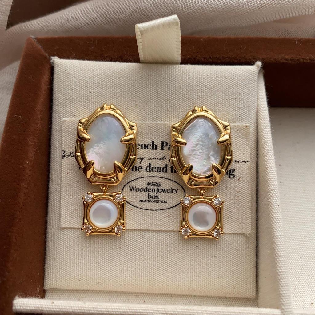Geometric Shell Earrings Earrings 20 High-End Light Luxury Stud Earrings Retro Court Exquisite Niche Design