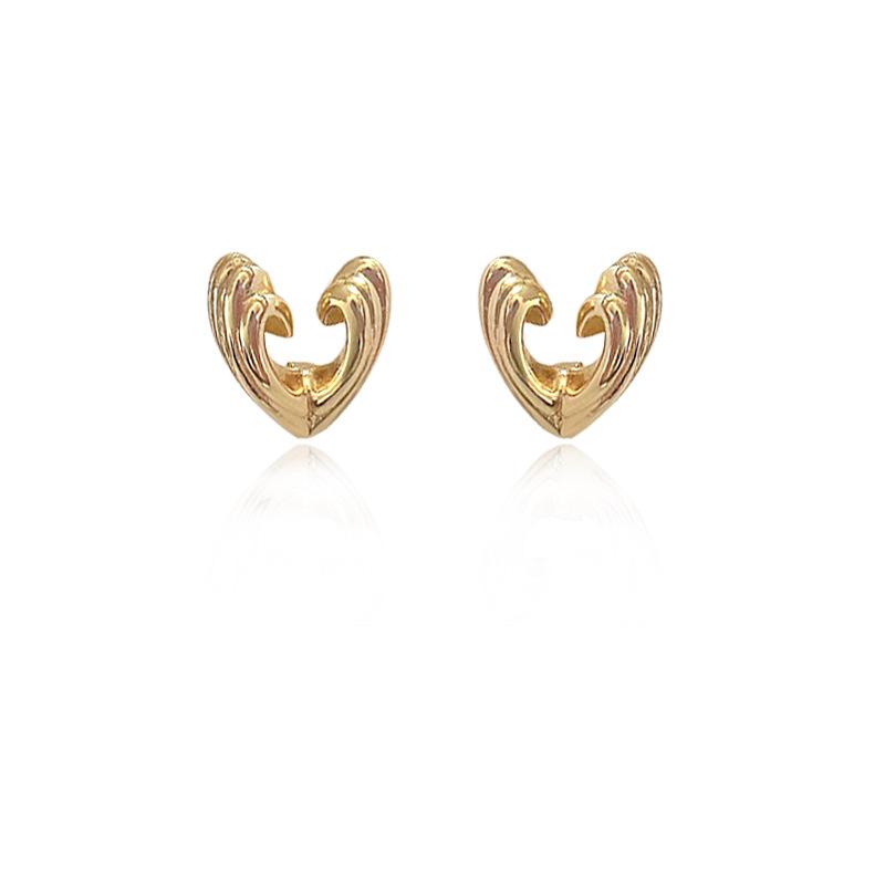 Love metal ear clips, no ear piercings, European and American cold wind personalized earrings, women's niche temperament simple earrings