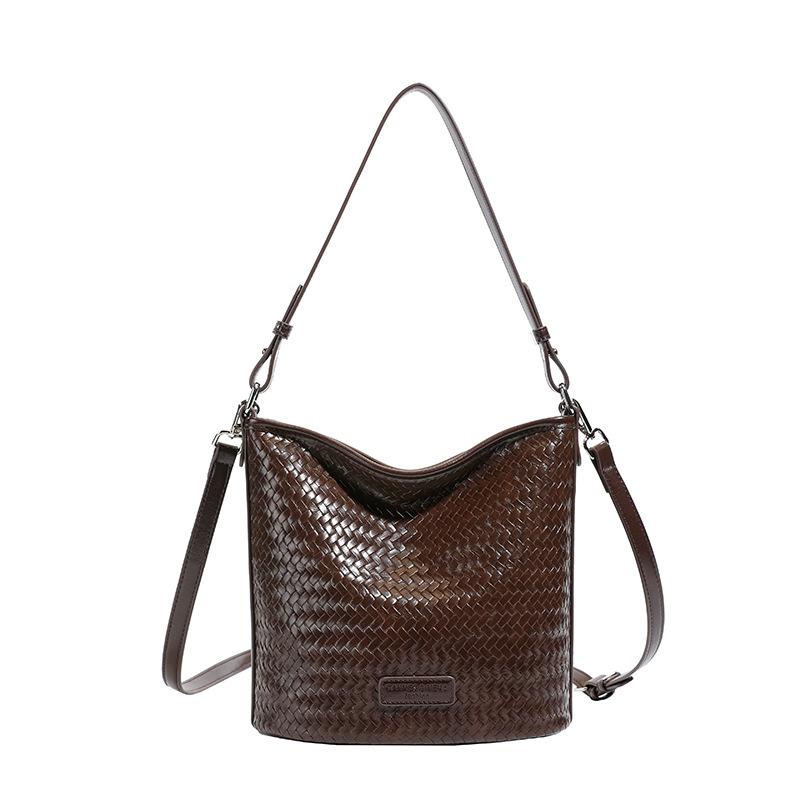 2025 New Woven Bucket Bag Women's High-end Shoulder Messenger Bag Commuter Bag Simple Casual Versatile Fashion