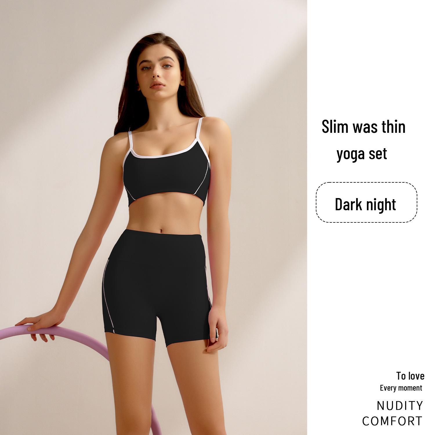 

Комплект для йоги высокой интенсивности Jiuyi: Ударопрочная майка на бретелях с белой окантовкой и шорты для бега с высокой талией, приподнимающие бедра M чёрный