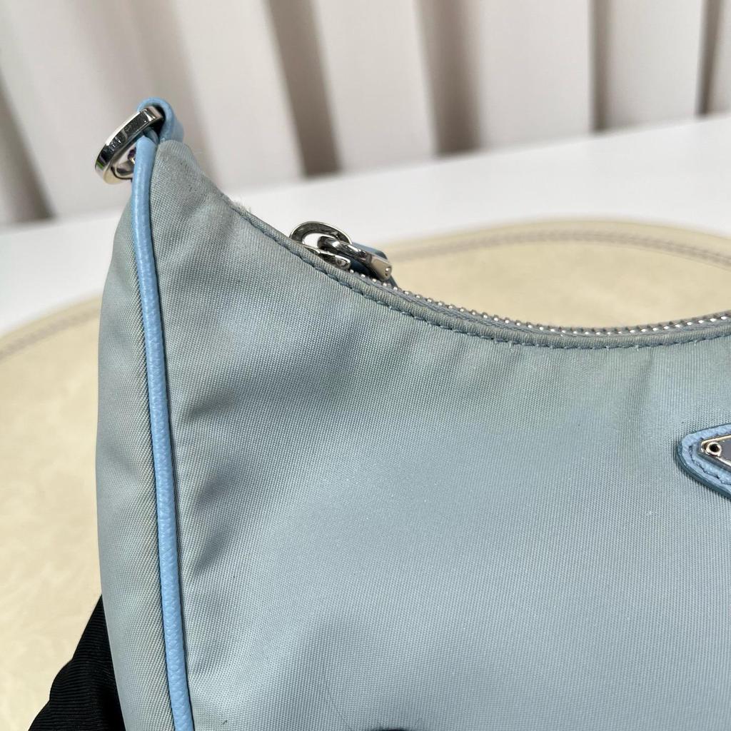 [Pre-Owned] Re-Edition 2005 Blue Nylon Logo Shoulder Bag - Very Good #MNGPWM