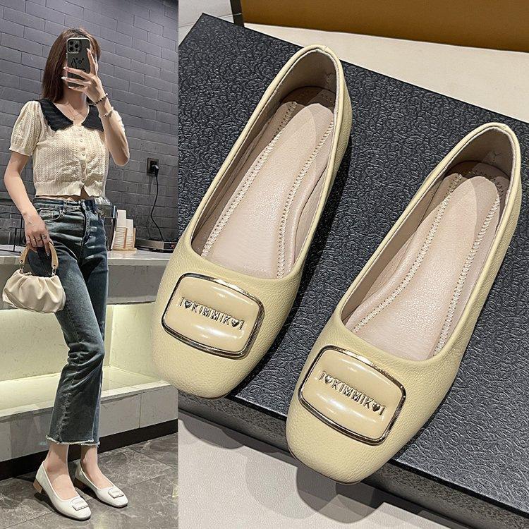 French high-end shallow single shoes, new autumn black flat-soled beanie shoes, square head ladyshoes.