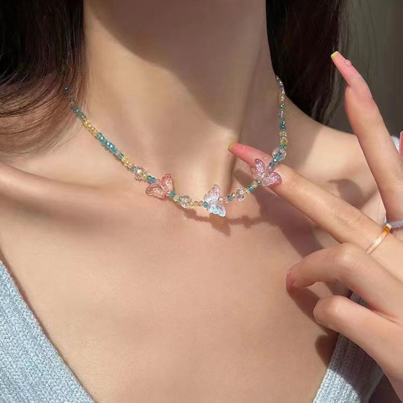 Candy-colored Beaded Butterfly Necklace for Girls, A Small and Unique Piece That Is Sweet and Cute, Suitable for A Teenage Girl Style.