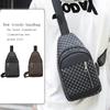 The neutral shoulder bag for men and women is suitable for travel and has multi-functional features.