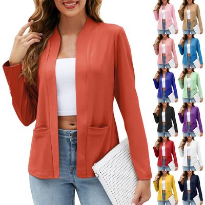 Abbigliamento da donna alla moda a maniche lunghe con tasche, giacca, abito, top