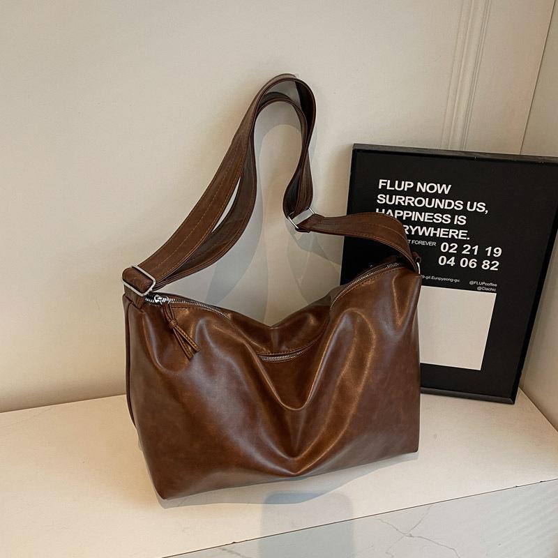 Retro Bag Women's Large-capacity Fashionable Solid Color Oblique Span Shoulder Bag Women's Autumn and Winter Bag High-end Travel Bag