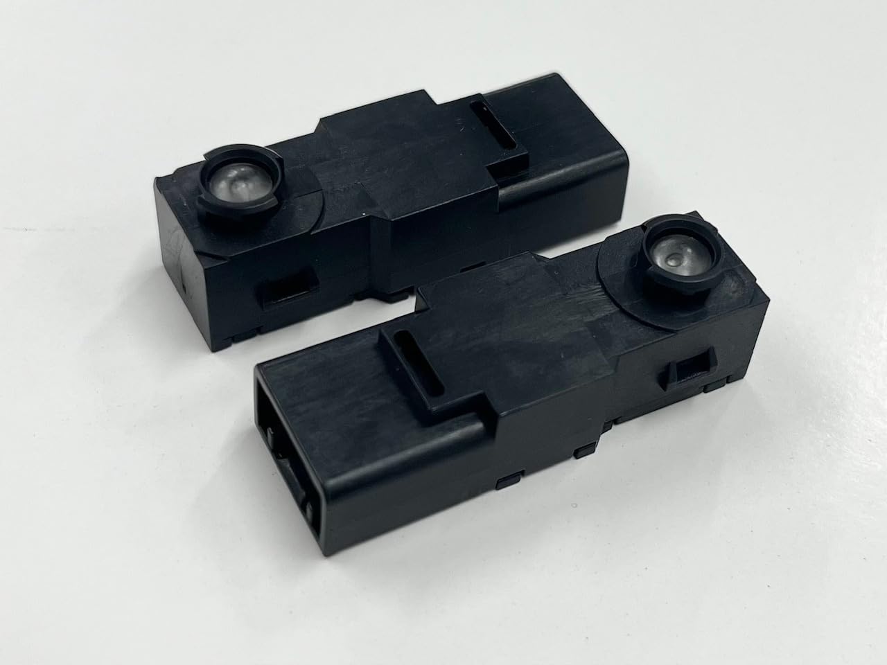 

Совместимая с Lexus/Toyota 64-цветная многоцветная подсветка для ног, высокояркая внутренняя лампа, 2 шт. (81080-78010 Совместимый)