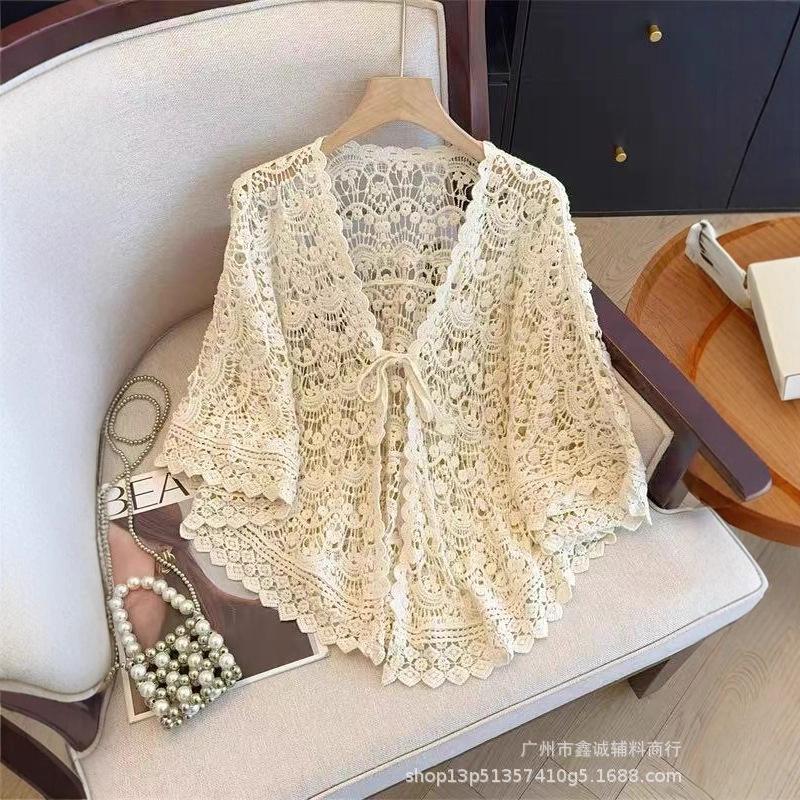 Huge good-looking crochet top for women with early autumn new models with suspender skirt, small shawl, lace blouse jacket