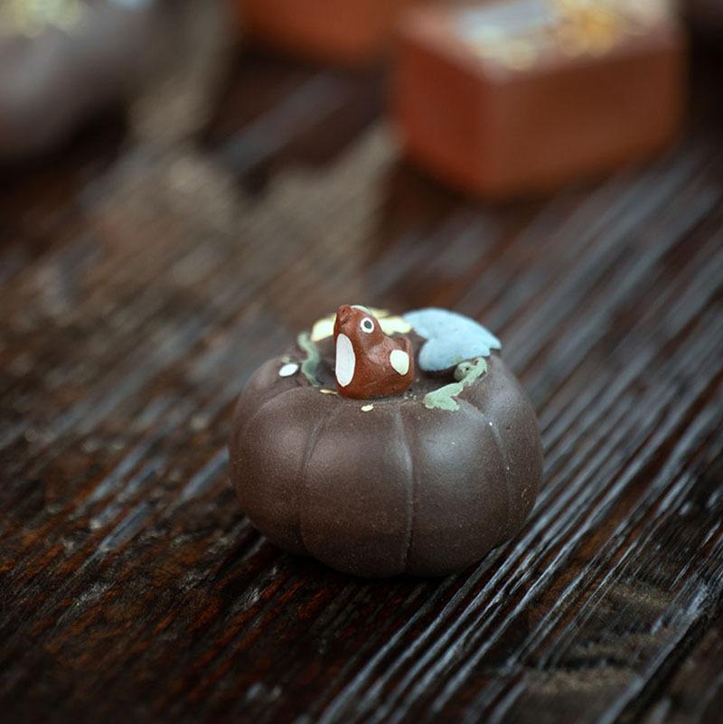 

Yixing Zisha Water Spray Pumpkin Eggplant Chick Tea Pet Retro Lucky Model Tea Figurine Play Toys Tea Statue Ornaments Supplies