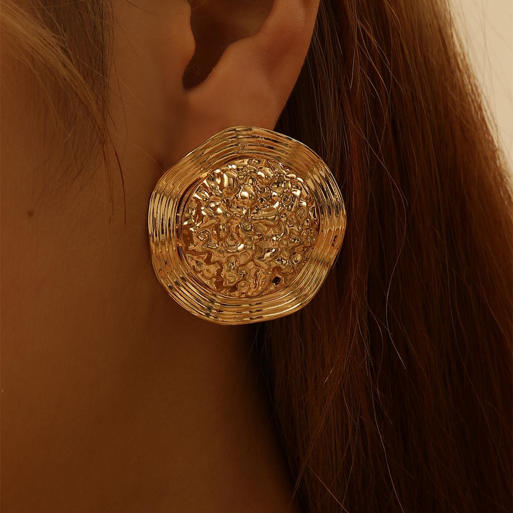 European and American Ins Niche Simple High-end Stud Earrings Women's Light Luxury Trend Gold Retro Versatile Earrings