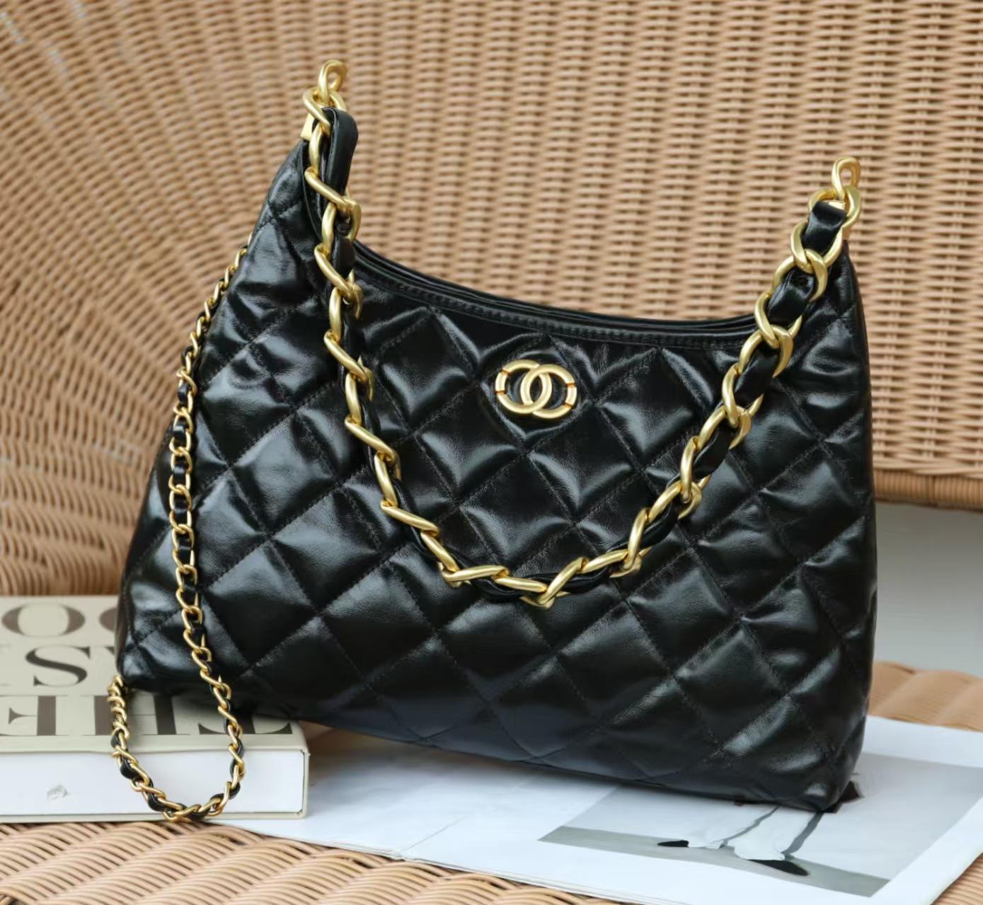 2025 Новая маленькая ароматная сумка-ведро из кожи в стиле ретро с масляным воском высококачественная сумка-хобо для подмышек сетчатая толстая цепная сумка 32x11x25cm чёрный 8469₽