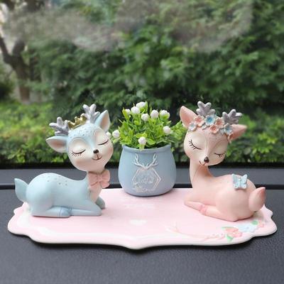 Ornements de voiture en résine de cerf de dessin animé: Décorations Créatives de Cerfs Sika pour Console Centrale