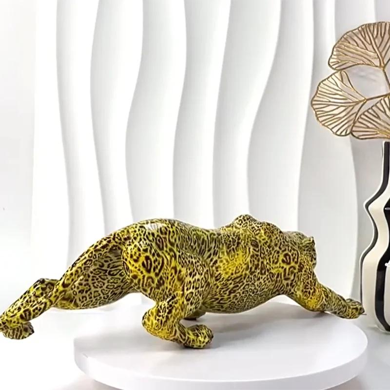 Cheetah Statue Home Decor Leopard Sculpture Resin Sitting Panther Figurine Desktop Table Top Ornament Home Office Decoration
