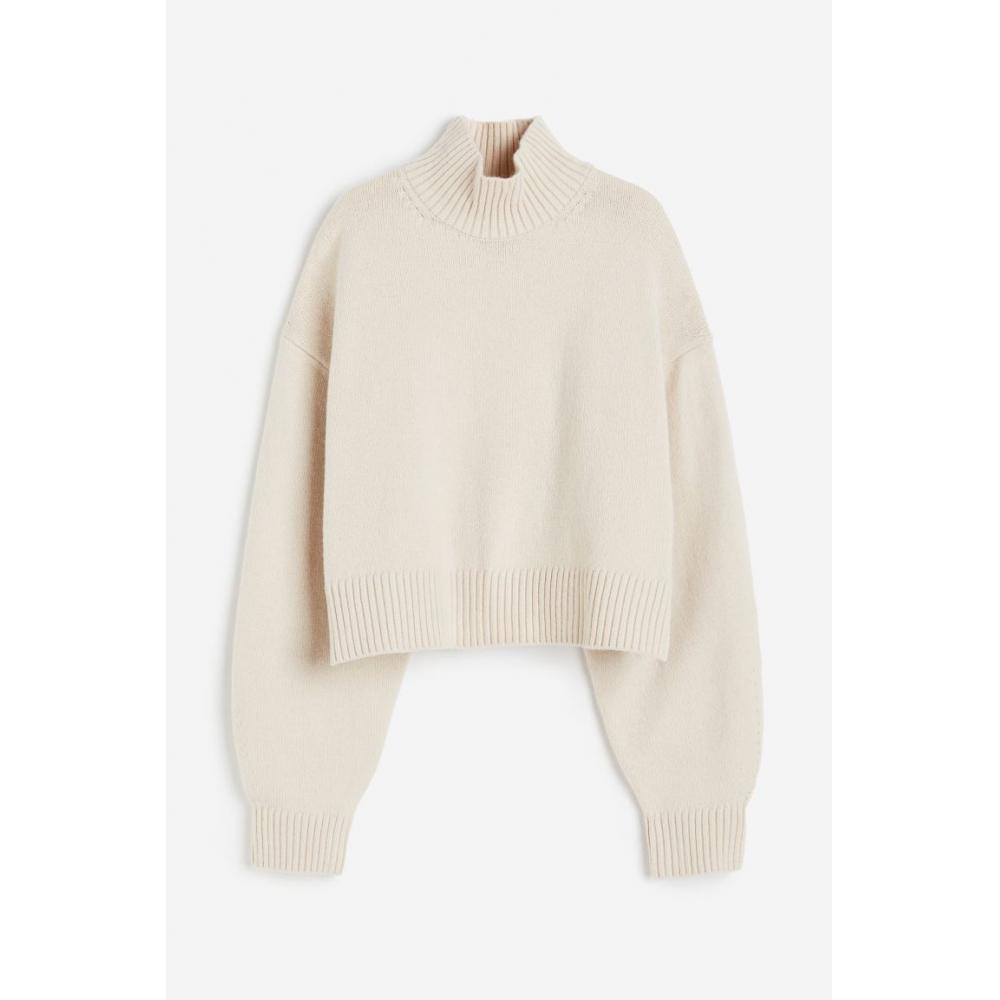 

Свитер-водолазка HM oversized светло-бежевого цвета