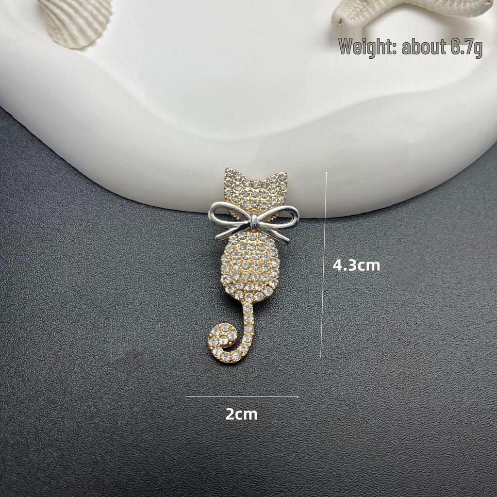 Korean-inspired Rhinestone Kitten Brooch: Cute, Fashionable Cardigan Pin & Suit Accessory for Men and Women