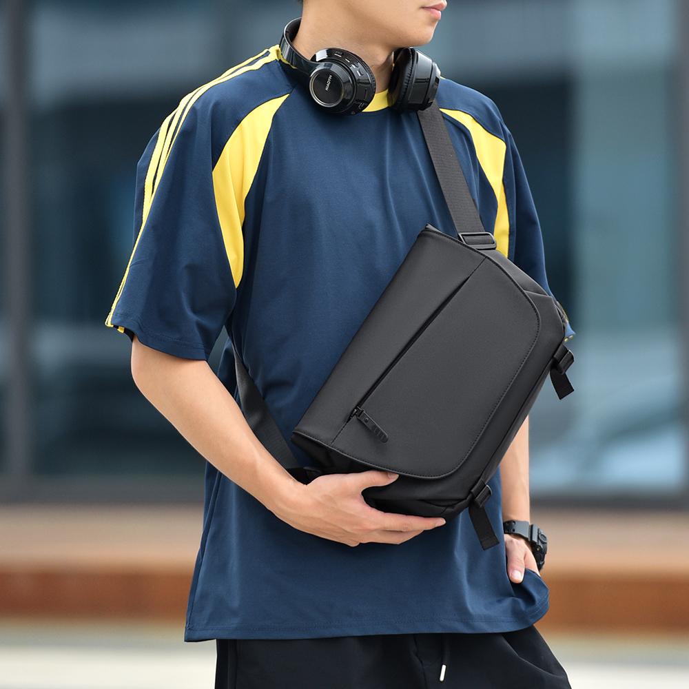 Solid Color Men's Large Capacity Shoulder Bag Outdoor Sports Crossbody Bag