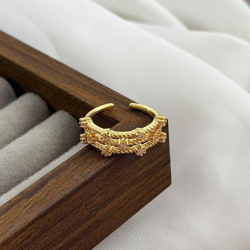 Lace Iris Pigeon Egg Open Ring Delicate Medieval Vintage Stacked Personality Niche Ring