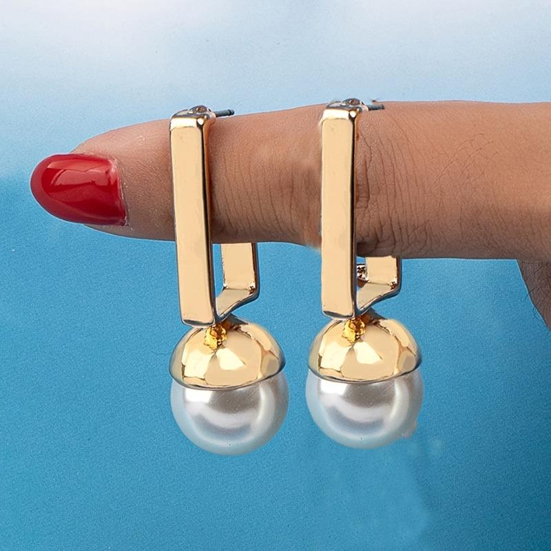 

Suitable for square and round face pearl earrings, niche design sense, simple temperament pearl earrings білий