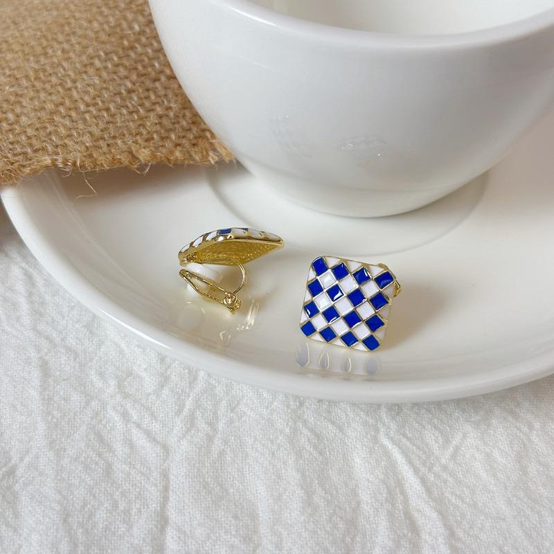 Camellia Temperament No Ear Pierced Ear Clips Pearl Flower Checkerboard Diamond Triangular Ear Clips Niche Earrings Women