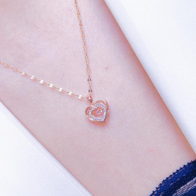 Fashionable Heart Shaped Titanium Steel Necklace with Moving Pendant, Light Luxury Clavicle Chain for Women, Trendy Minimalist