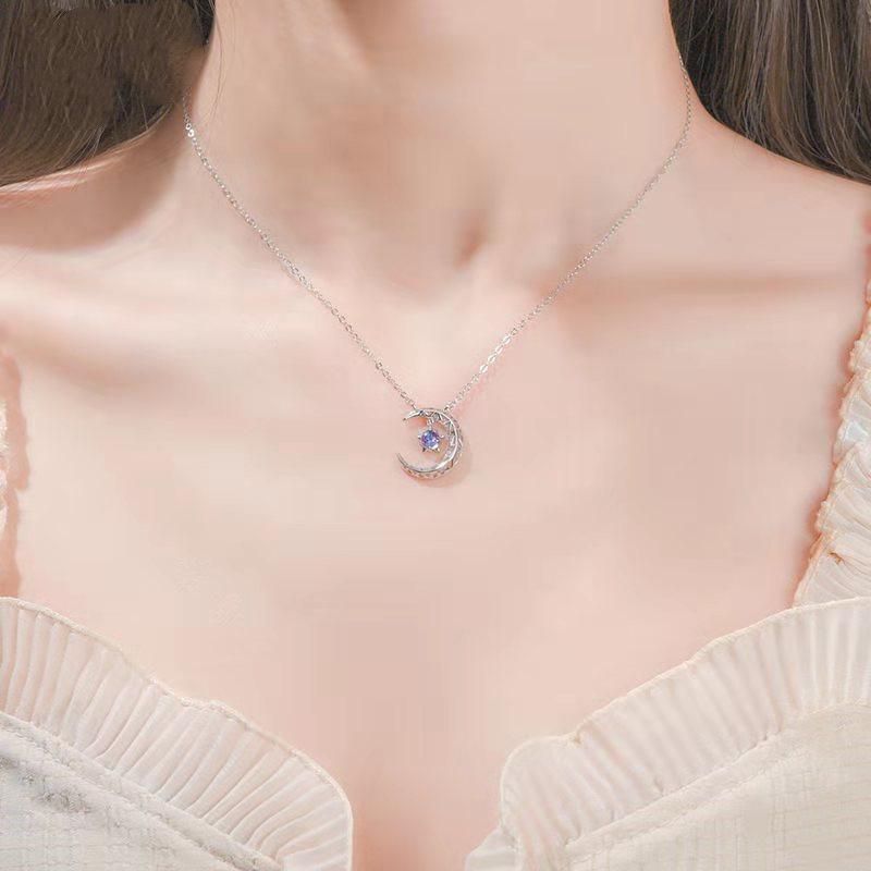 Dream Fall Star Moon Necklace: Light Luxury Galaxy Pendant 2025 - New Women's Fashion, Simple Dream Chasing Galaxy Design.