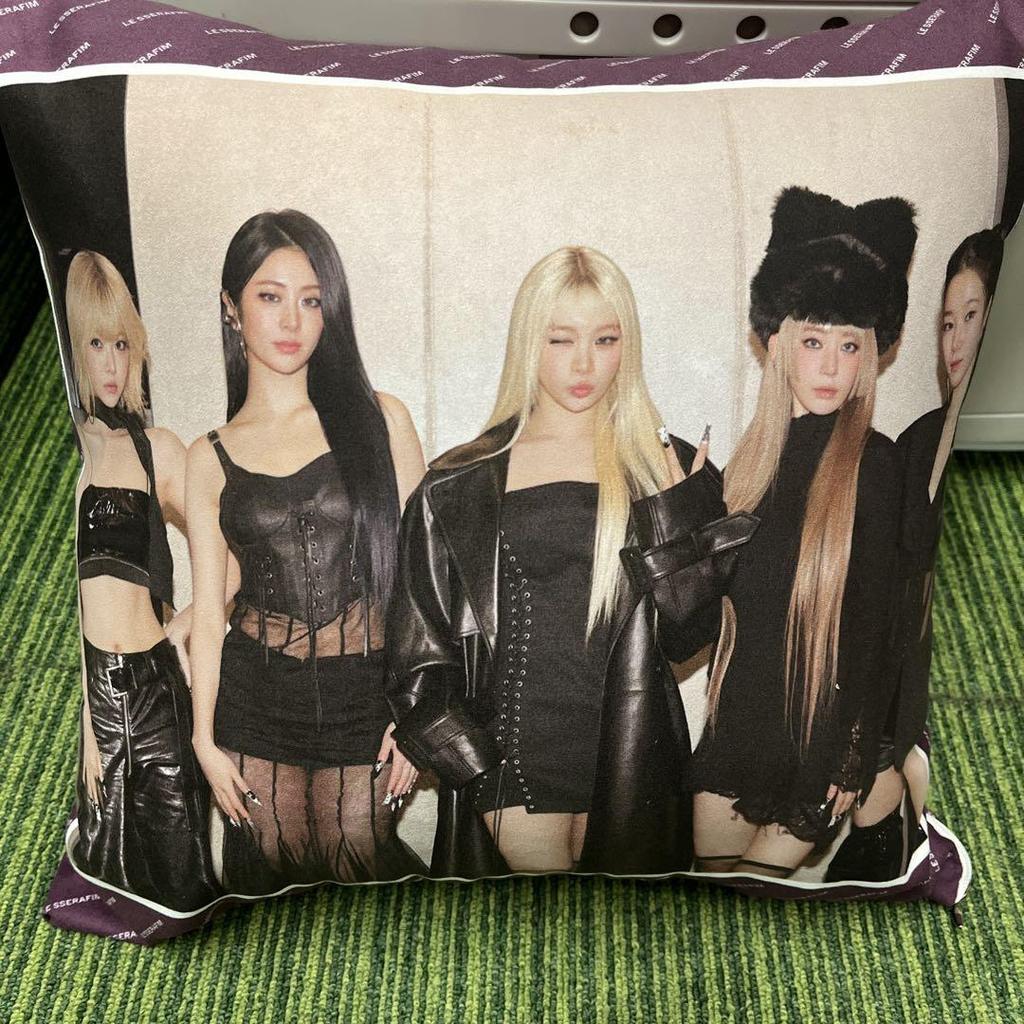 [USED] Le Sserafim Cushion 40cm