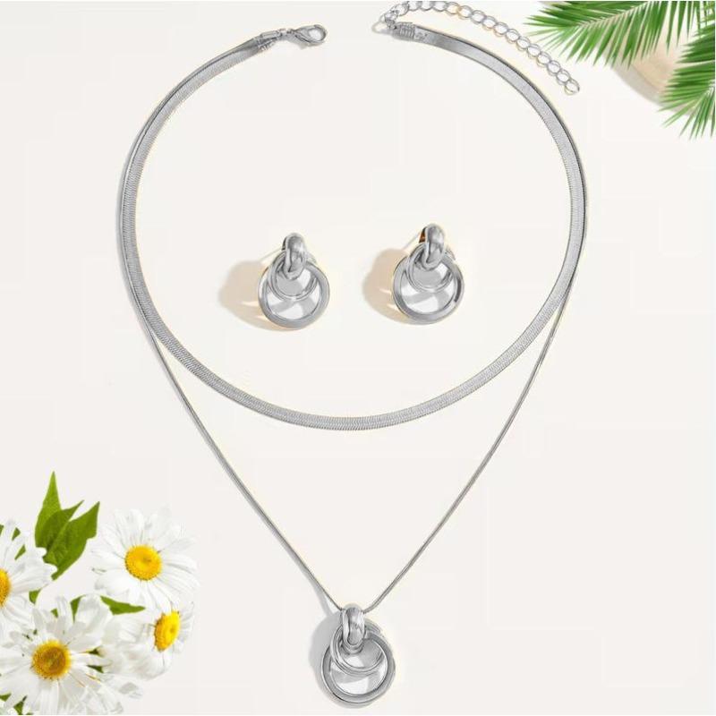 

Stylish and simple geometric spiral circle pendant, with flat snake chain, round snake chain double-layer collarbone chain set