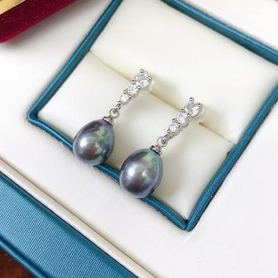 French Three-Diamond Freshwater Pearl Studs with 8-9mm Teardrop Shape - Classic, Light Luxury, Autumn/Winter Trend Earrings. 8-9mm