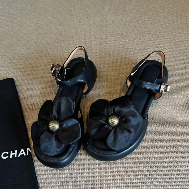 Thick-soled Fairy Style Sandals Women's 2025 New Summer French Retro Style Flower Round Head Open-toed Roman Sandals