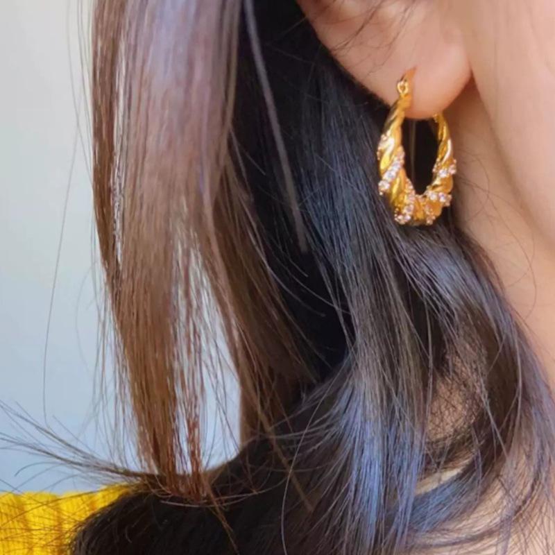 Personalized Twisted Retro Rhinestone Metal Hoop Earrings - Unique French High-End Style